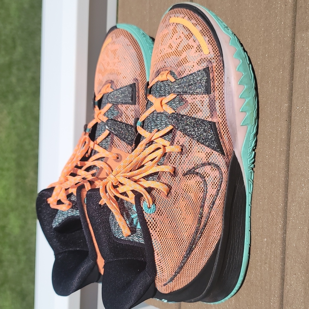 Kyrie 7